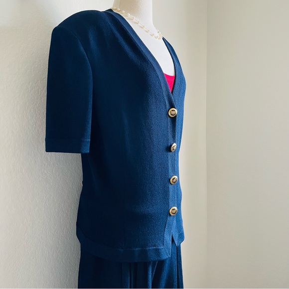 St. John Nautical Short Sleeve Blazer and St. John Red Knit Sleeveless Top SET - Picture 4 of 14